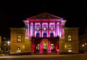 Фото: Ples v opeře   Бал буде проходити не тільки в дусі віденського музичного спадщини, а й гастрономічного