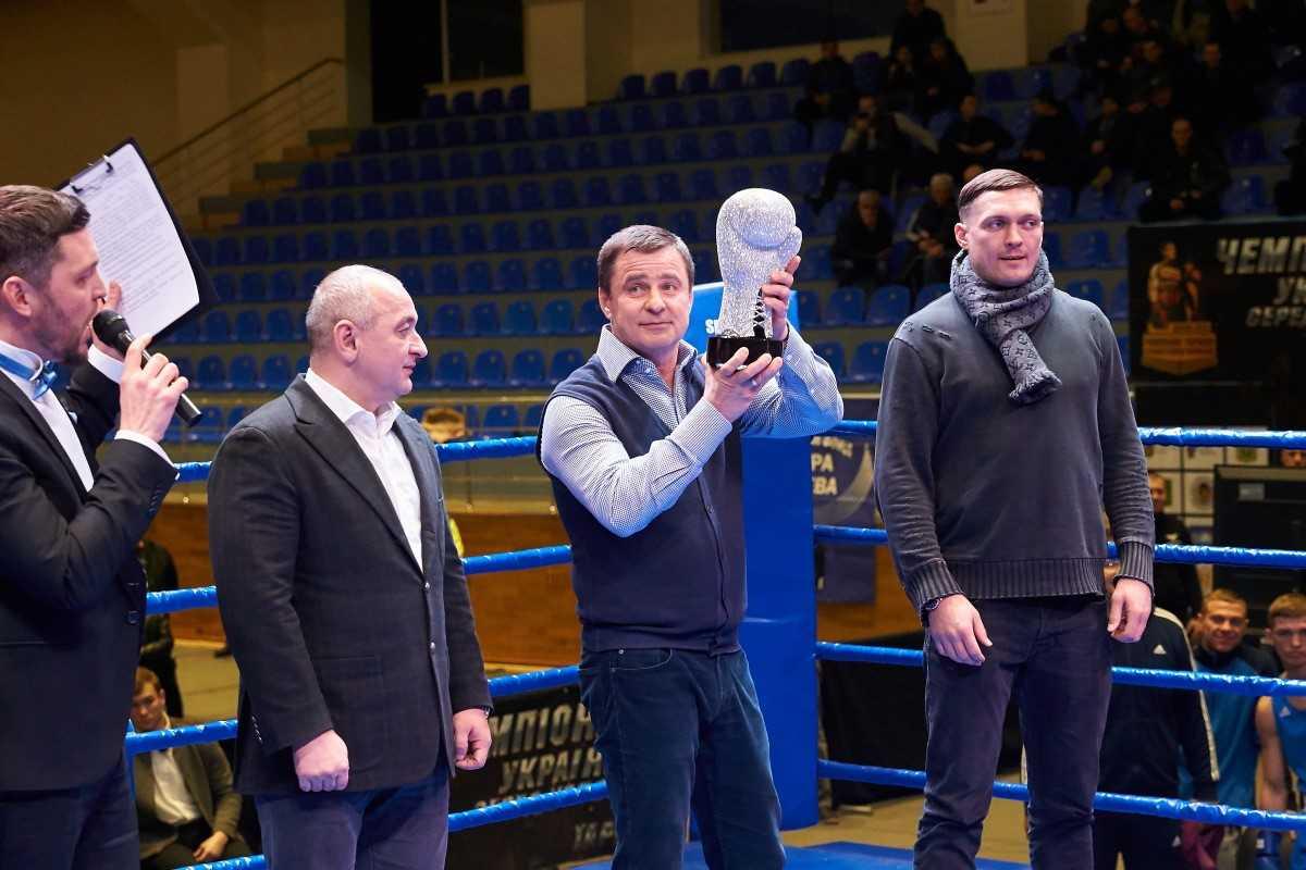 Олександр Усик став першим володарем призу в історії українського боксу