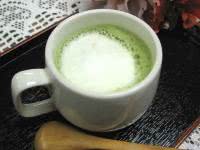 Корисний або шкідливий зелений чай з молоком