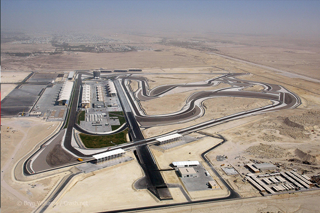 Гран Прі Бахрейну, 2004: Додати траса з нізвідки   Нестачі в грошах на Близькому Сході не відчувалося ніколи, тому прагнення провести гонку Формули 1 було справою вирішеним - на порожньому місці в пустелі виріс ультрасучасний автодром, в сезоні-2004 вперше прийняв етап чемпіонату світу