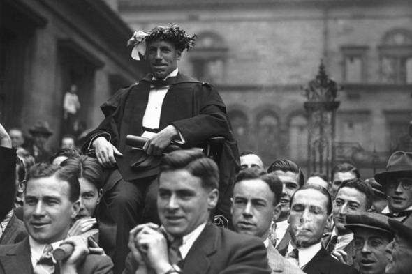 1924 - Париж: Священик на естафеті