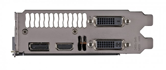 Для підключення пристроїв відображення на інтерфейсній панелі передбачено чотири відеовиходу: пара DVI (Dual-Link), а також повноформатні DisplayPort і HDMI