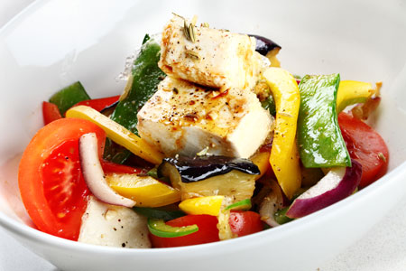 Пісний салат з обсмажених овочів з тофу