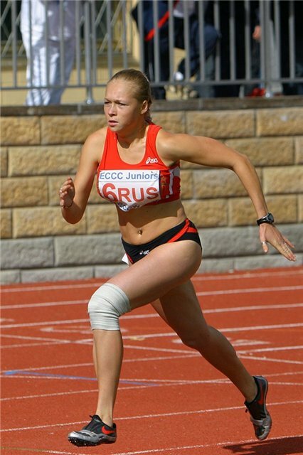 У складі збірної Москви виступала на літній спартакіаді учнів Росії, так само виступала на юнацькому чемпіонаті світу, де бігла 200 метрів