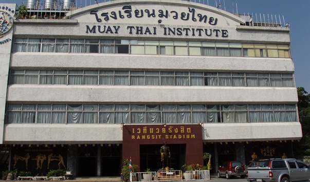 На площі приблизно в 2,8 акрів, розташувалася найбільша в Таїланді Академія муай тай