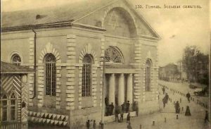 Збереглася будівля синагоги «Рош-Піно» ( «на розі») побудоване в 1890 році на розі колишньої генеральських (Червоноармійській) і Вокзальній (в даний час забудована) вулиць   [4]