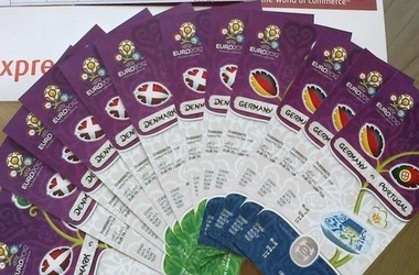 15 жовтня 2012 15:59 Переглядів:   Українцям досі віддають гроші за квитки ан Євро 2012