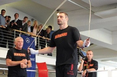 14 жовтня 2010, 12:54 Переглядів:   Віталій Кличко в свої 39 років - у відмінній формі