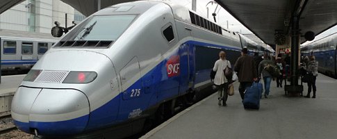 На поїзді в Париж можна дістатися з більшості великих   міст Франції   і Європи