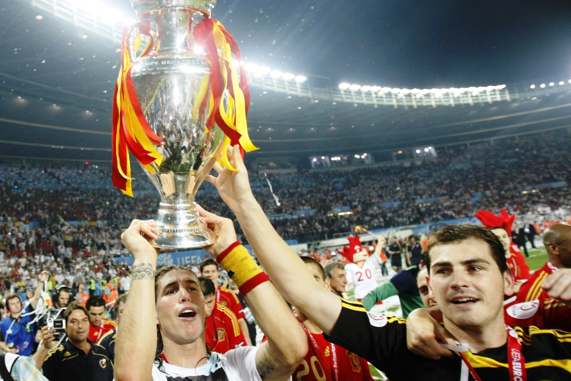 Премії і трофеї в історії іспанського футболу