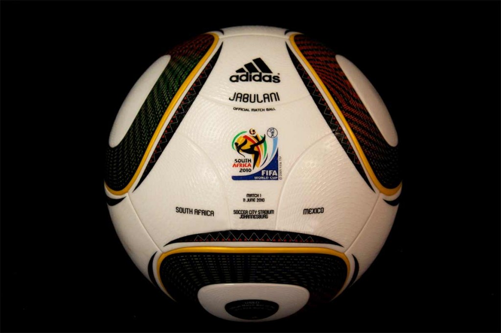 А ось м'яч використаний на матчі окритія ЧС 2010 між ПАР і Мексики
