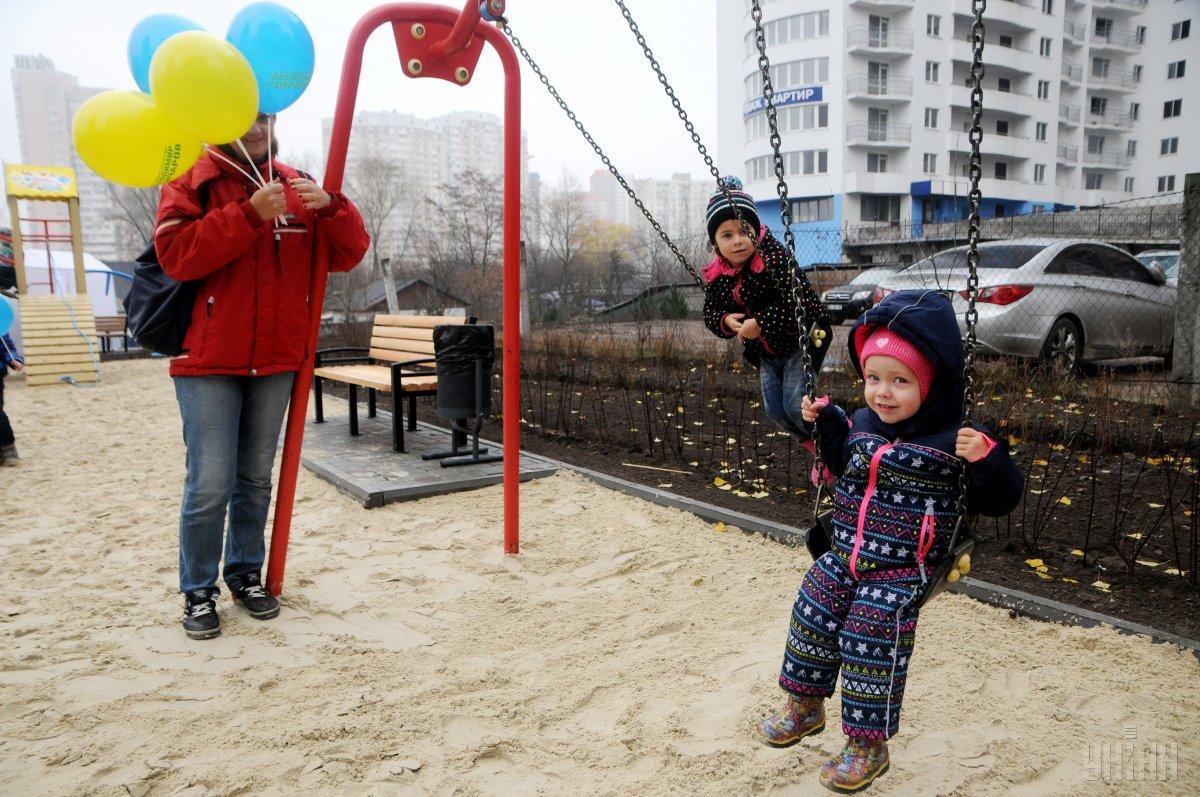 Дослідження показало наявність свинцю, цинку та інших важких металів на дитячих майданчиках п'яти міст України