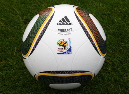 Як заявили представники Adidas, 11 кольорів не тільки символізують 11 гравців в командах, але і 11 офіційних мов 11 громад приймаючої країни - Південної Африки