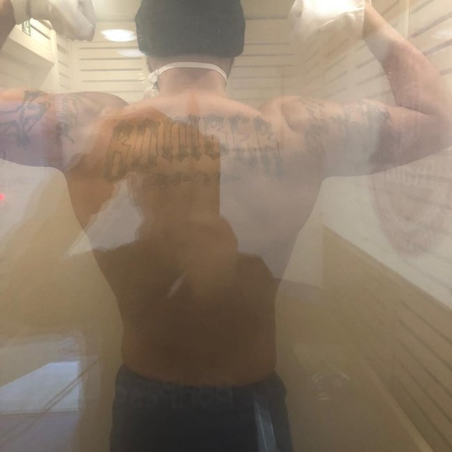 Тоні поділився фото в Instagram, на якому він позує в кріокамері з мінус 124 градусів: Їж, тренуйся, повторюй