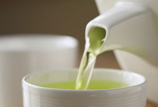 Одне дослідження показало, що п'ять чашок зеленого чаю в день може допомогти вам втратити в два рази більше ваги, переважно навколо живота