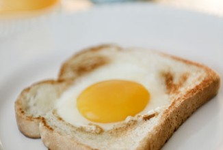І не турбуйтеся про холестерин: дослідження показало, що люди, що вживають яйця, підвищують рівень холестерину не більше, ніж любителі мучного