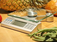 Зазвичай кухонні ваги з підрахунком калорій рекомендують всім бажаючим схуднути