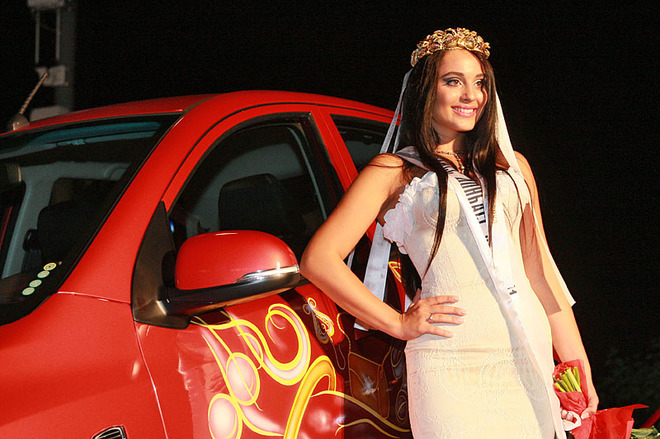 Крім того, Міс Донбас OPEN-2011 отримала ключі від автомобіля Hyundai I20, прикрашеного ексклюзивною аерографією